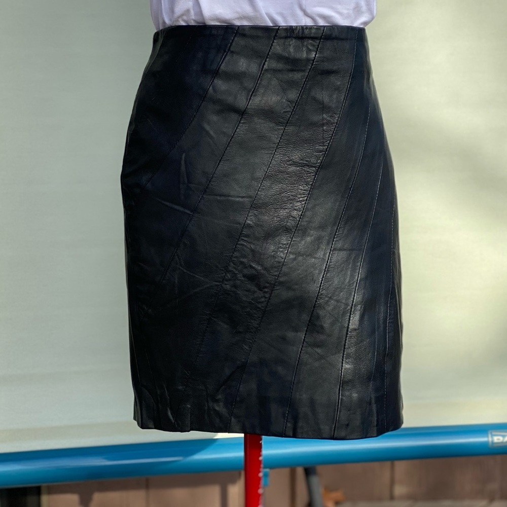 Real leather mini skirt. Size medium. Never worn.